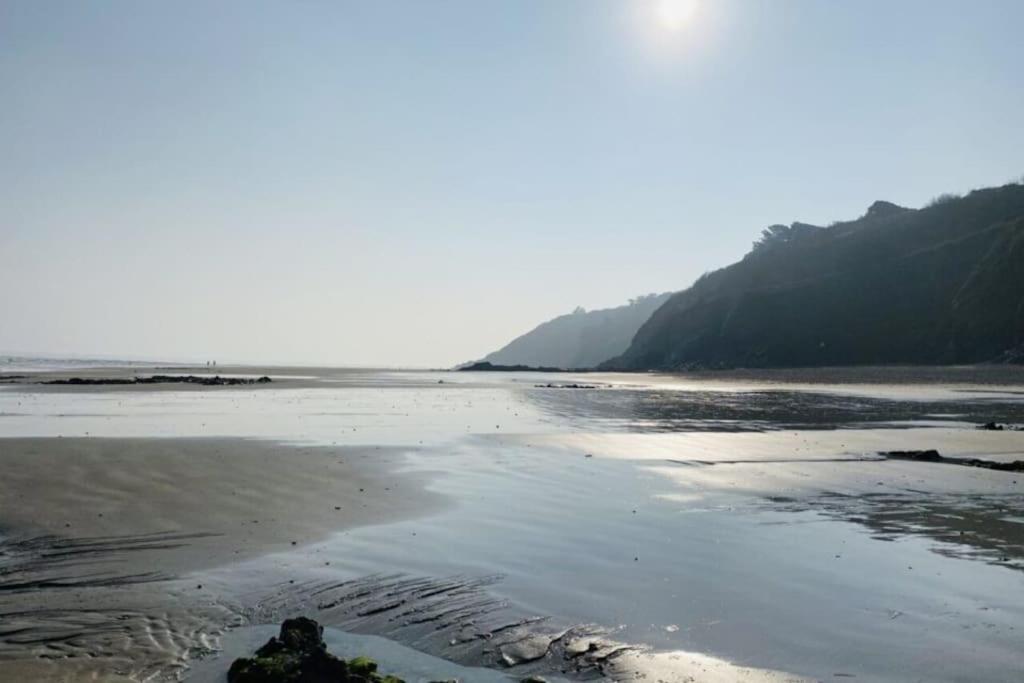 Chaumiere Cotiere: Plage A 500M,A Deux Pas Du Gr34 Plerin Exterior photo